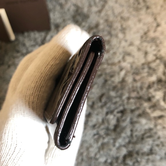 Louis Vuitton Vernis Monogram 4 Key Holder Burgundy, like new. - Picture 4 of 12
